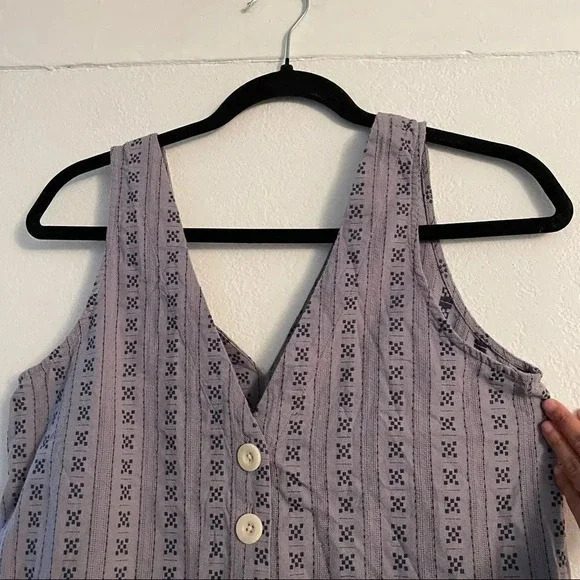 Jacquard Stripe V-Neck Button Back Sleeveless Top - Picture 9 of 10